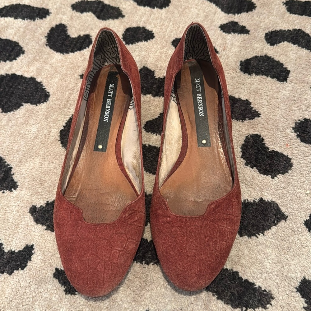 Matt Berson Izabel Wedge Flats Burgundy Croco Nubuck